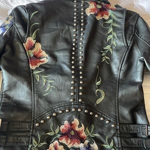 BlankNyc faux leather embroidered moto jacket XS. Perfect condition!
